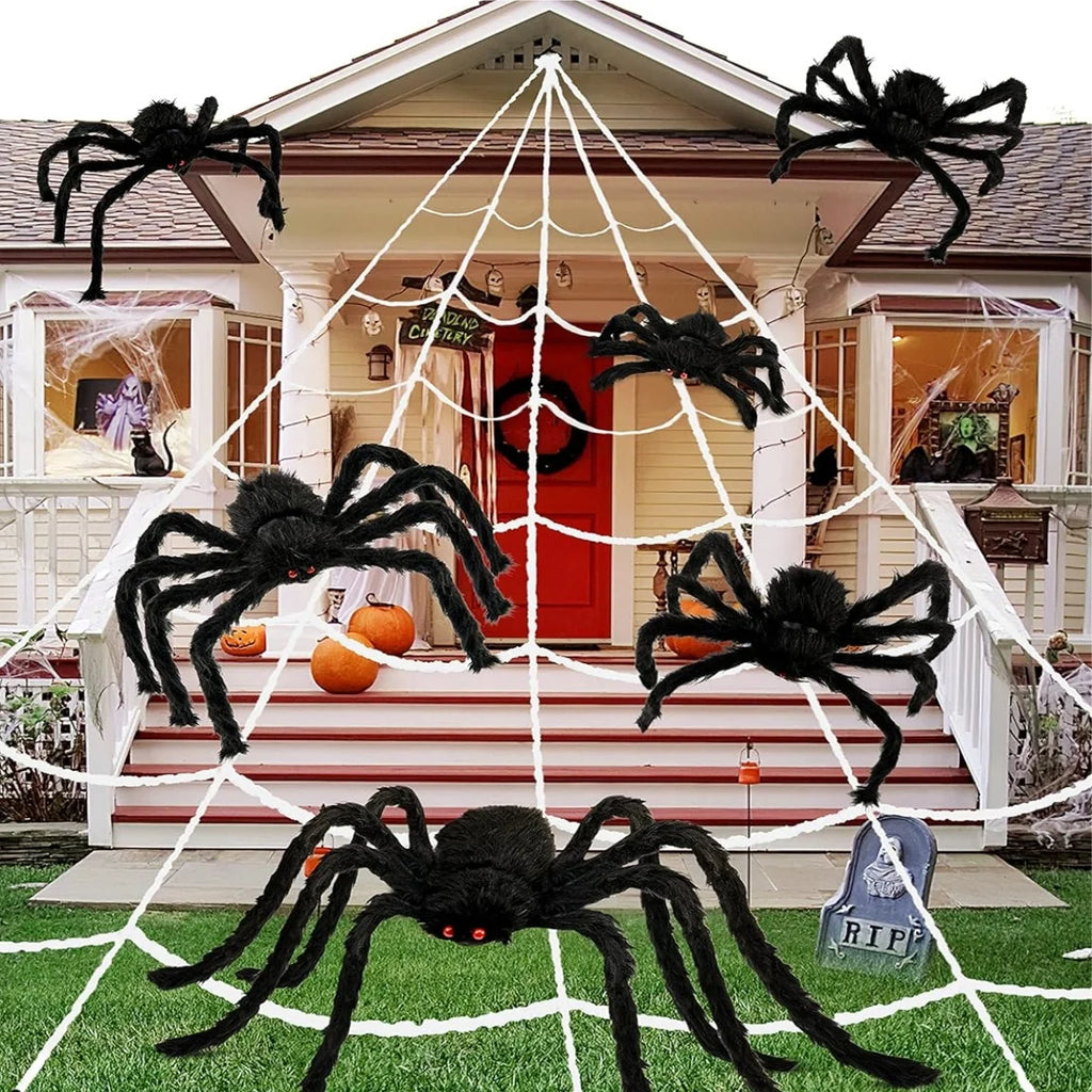 Araña gigante decorando exterior de casa embrujada