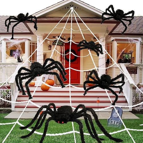 Araña gigante decorando exterior de casa embrujada